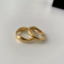 Load image into Gallery viewer, Waved Ring